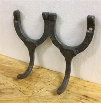 Double Horsehoe Hook
